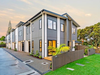 Brand New Freestanding Living In Double Westlake