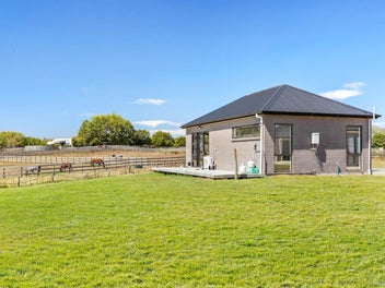 Spacious Dual-Living Oasis in Karaka