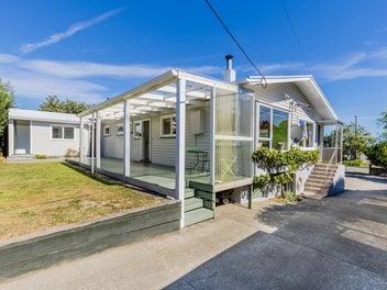 Sunny, spacious and secluded