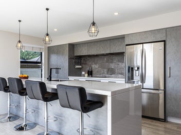 Well-sized, easy upkeep - owners moving on