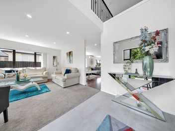 Modern Comfort & Versatile Living!!