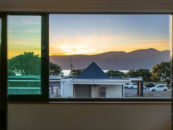 AFFORDABLE APARTMENT WITH SUN AND VIEWS!