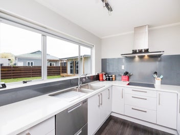 Classic kiwi home plus garaging and sleepout
