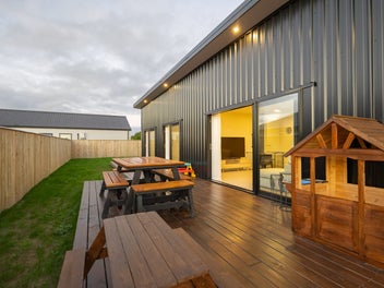 Functional modern 3 bed, 2 bath home