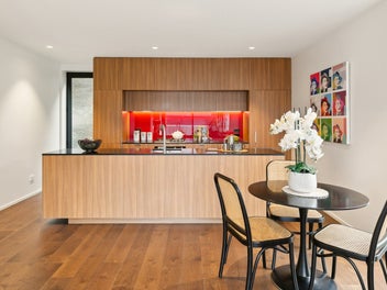 WHERE STYLE MEETS ULTIMATE COMFORT l BEO $975,000