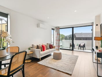 SLEEK, SPACIOUS & EXCEPTIONALLY LOCATED