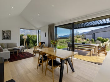 Contemporary Charm on Kotuku