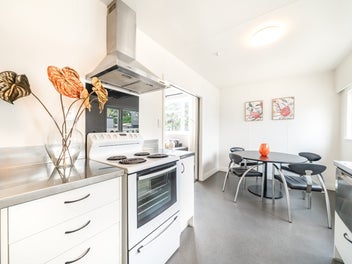 Two Bathrooms Three Bedrooms Walk To Beach