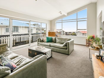 SPECTACULAR SEA VIEWS & SUNSETS