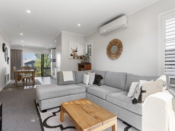 Super-sized Quality Two-Bed - Bays Border!