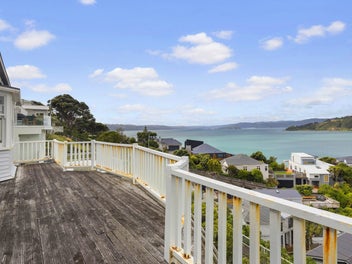 AMAZING VIEWS & OPPORTUNITY!