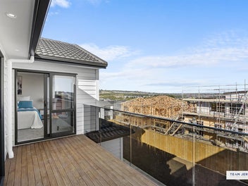 Eight Bedrooms with Five Ensuites - Two Kitchens