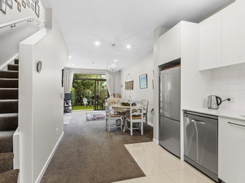 SUNNY ISLAND BAY TOWNHOUSE IN PRIME LOCATION