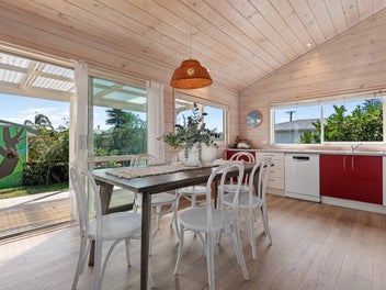 Sun Soaked, Stylish & Close to Everything!