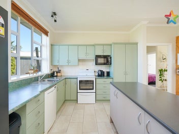 COUNTRY LIVING - TOWN CONVENIENCE