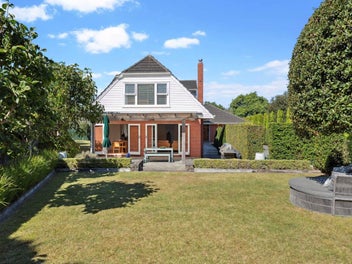 Ideal Home & Income Opportunity on 1141m²