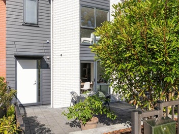 Owners on tight time frame - Bring your offer!