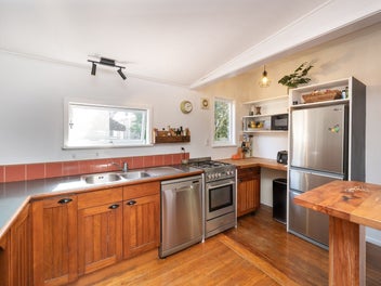 Charming Character Cottage in Haumoana –...