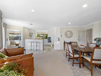 PRIVATE HOME, EXCEPTIONALLY LOCATED