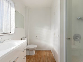 Cute 2 Bedroom Home in Edgewater Parade.