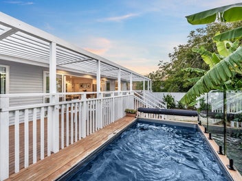 Luxury Home in Glendowie - Don't Miss Out!