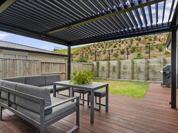 Sunny Family Home with Stunning Kaimai Views