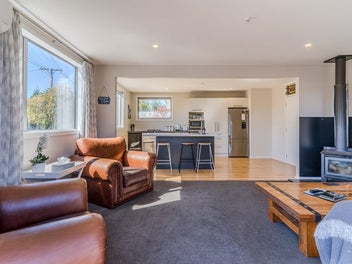Rare Find- 5 Bedrooms Modern Hydro Home!