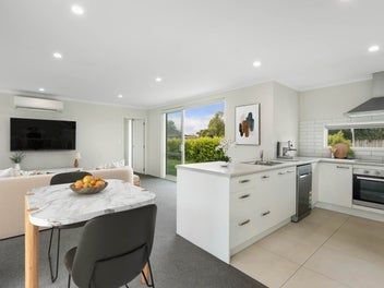 Sunny living in Katikati