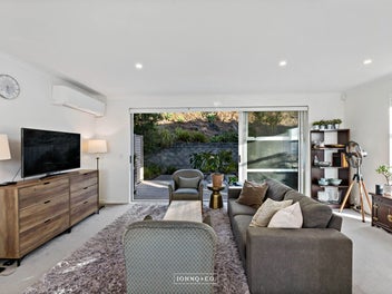 Low-Maintenance Living & Stunning Outdoor Appeal