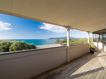 Large home, breathtaking views!