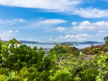 Serene Family Living with Panoramic Views