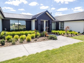 Modern lifestyle masterpiece- 2 ha ready to relax