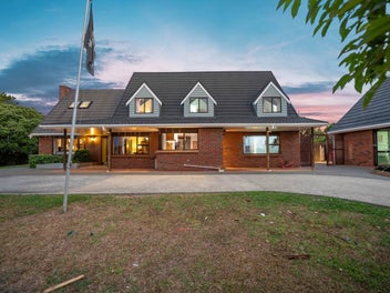Expansive Lifestyle Retreat with Breathtaking ...