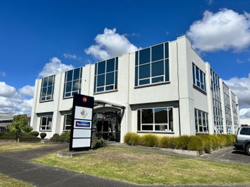 Image 1 of 7