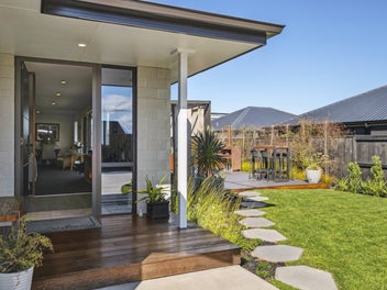 Near new home with an amazing garden retreat