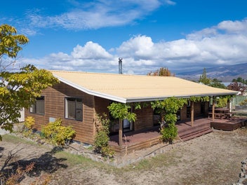 Charming Clyde Retreat