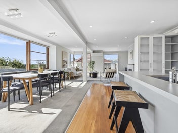 Spectacular views, versatile family living
