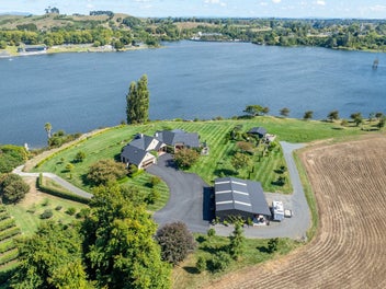 An Exceptional Lakeside Sanctuary