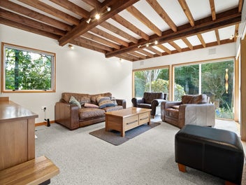 Versatile family home and unit