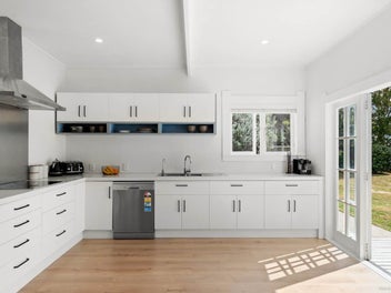 Charming Character Bungalow with Private Backy...