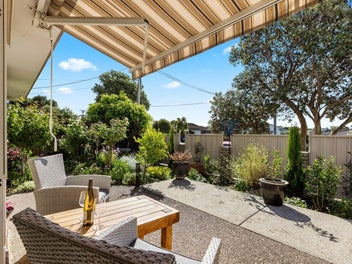 Low maintenance townhouse in sought after location