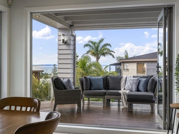 Fabulous Family Home but Too Big for Two!