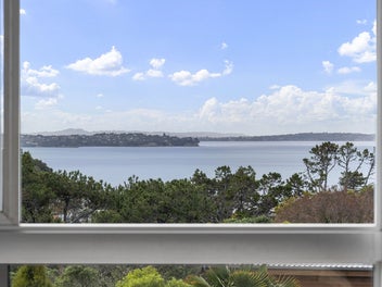 Fabulous Family Home but Too Big for Two!