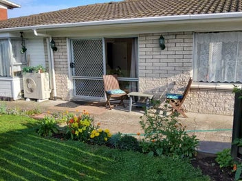 Low maintance home handy to central city