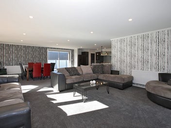 SUNNY MODERN LIVING