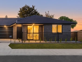 Brand New, Homely Feel & Close To Town