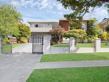 Spacious Home with Untapped Potential – 722m² Land