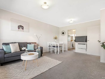 Peaceful, Private & Well Positioned
