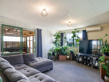 Perfect Starter Home or Investment Opportunity!