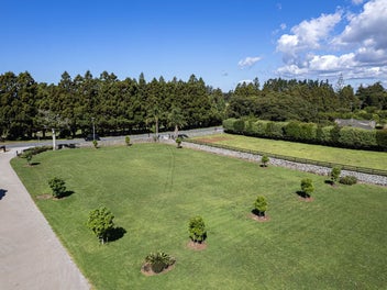 Prime section - Motivated vendors...